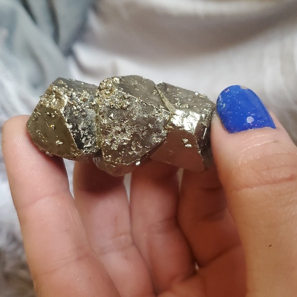 Nice chunky pyrite crystal octagonal pyrite for good luck & manifesting abundanc - Picture 4 of 4